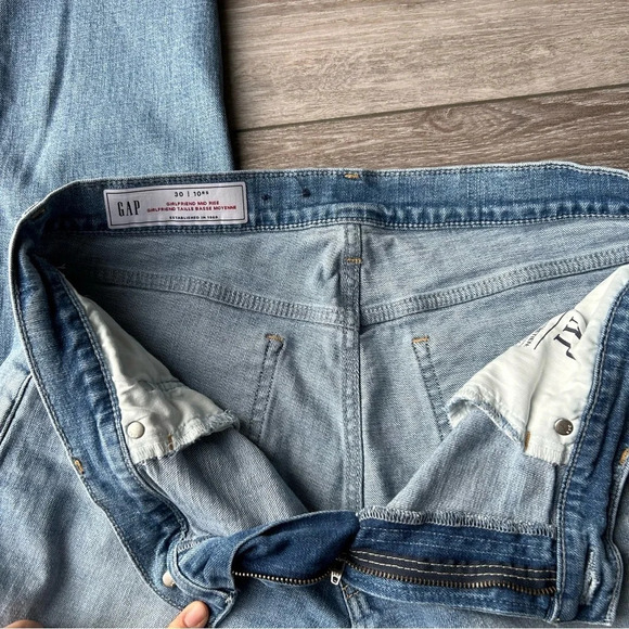 Gap Mid Rise  Girlfriend Jeans With Washwell In Light Destroyed Jeans - Picture 12 of 15